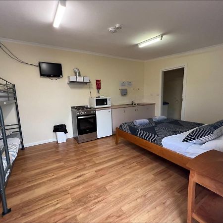 Turn-In Motel Γουόρναμπουλ Εξωτερικό φωτογραφία