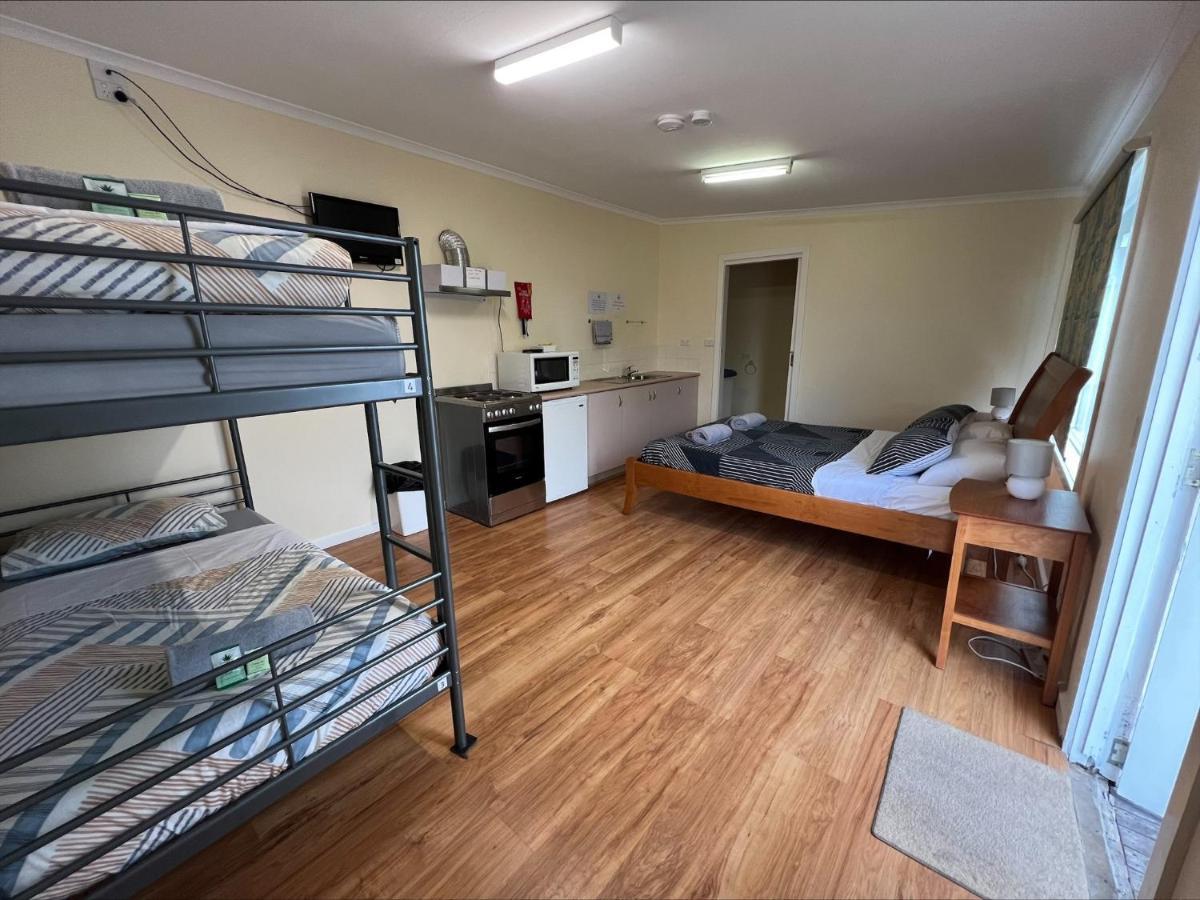 Turn-In Motel Γουόρναμπουλ Εξωτερικό φωτογραφία