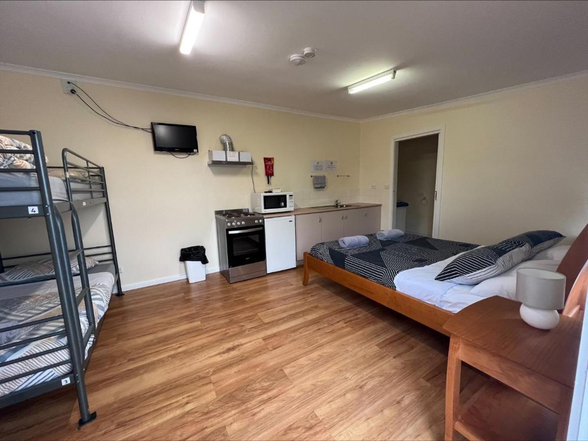 Turn-In Motel Γουόρναμπουλ Εξωτερικό φωτογραφία