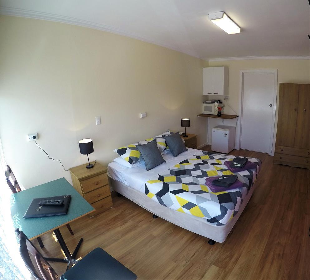 Turn-In Motel Γουόρναμπουλ Εξωτερικό φωτογραφία