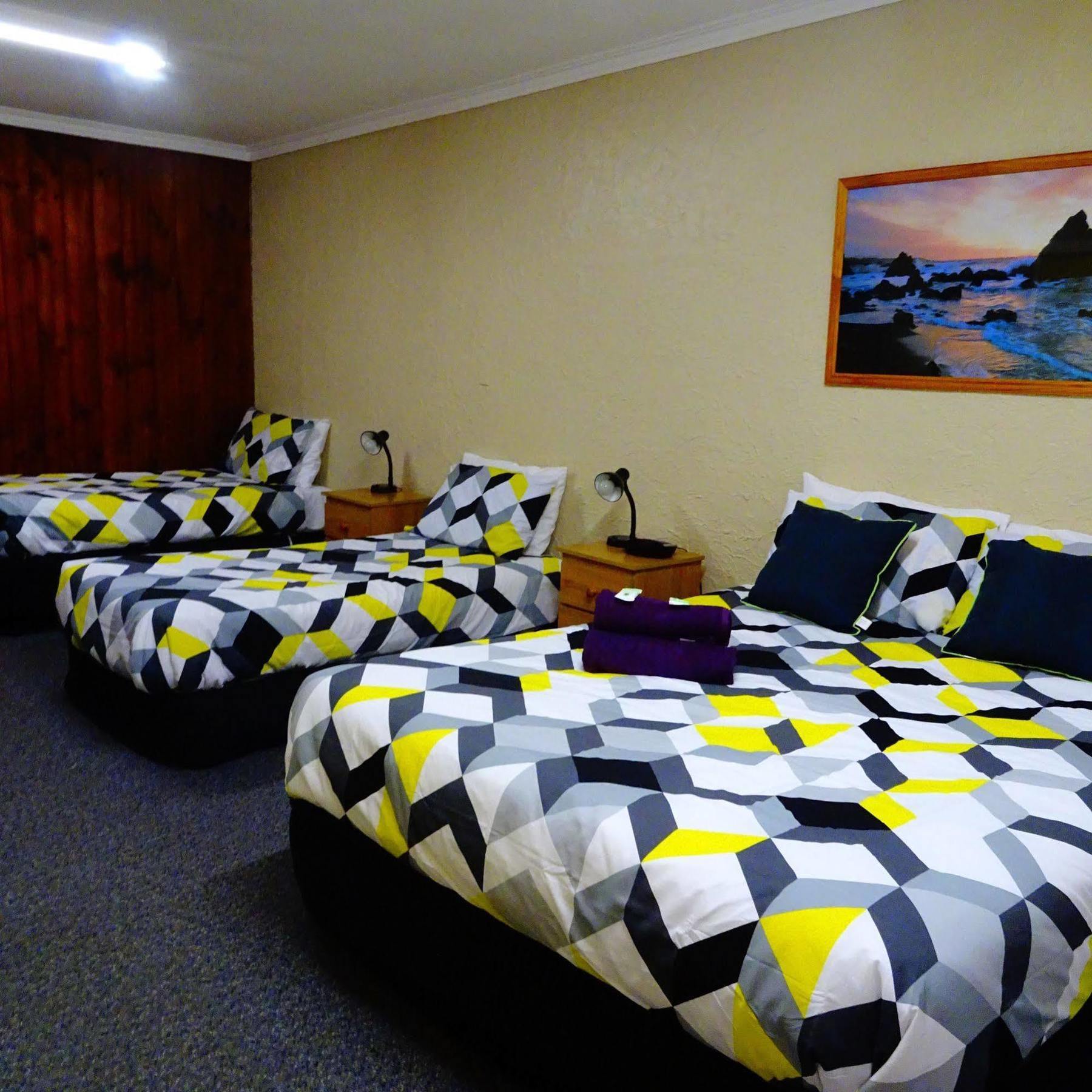 Turn-In Motel Γουόρναμπουλ Εξωτερικό φωτογραφία