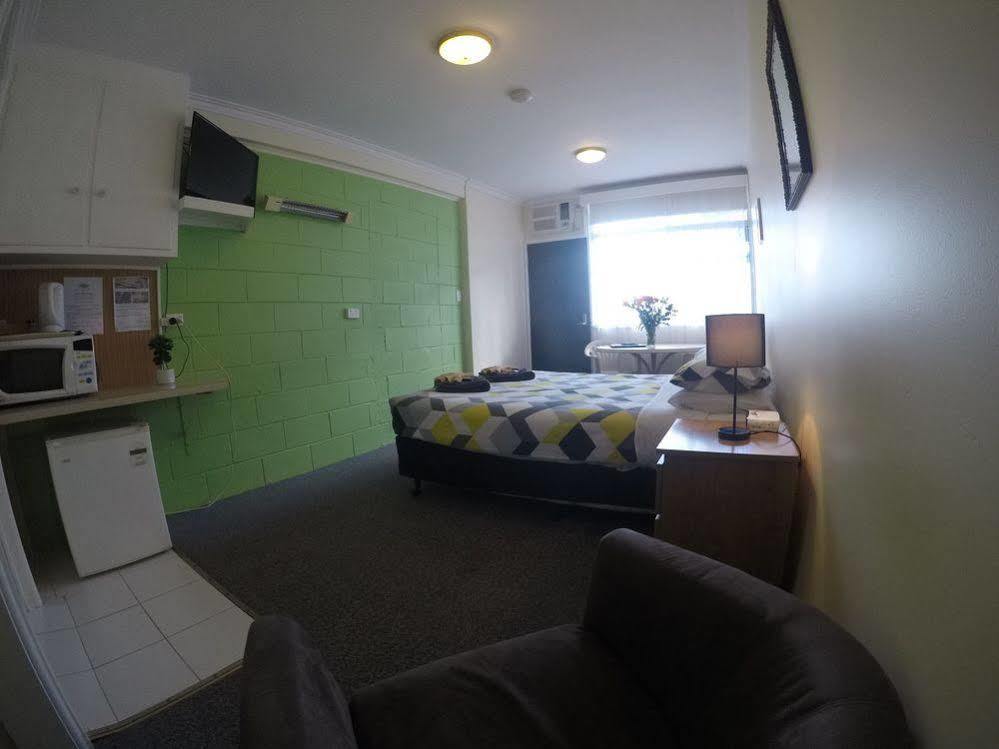 Turn-In Motel Γουόρναμπουλ Εξωτερικό φωτογραφία