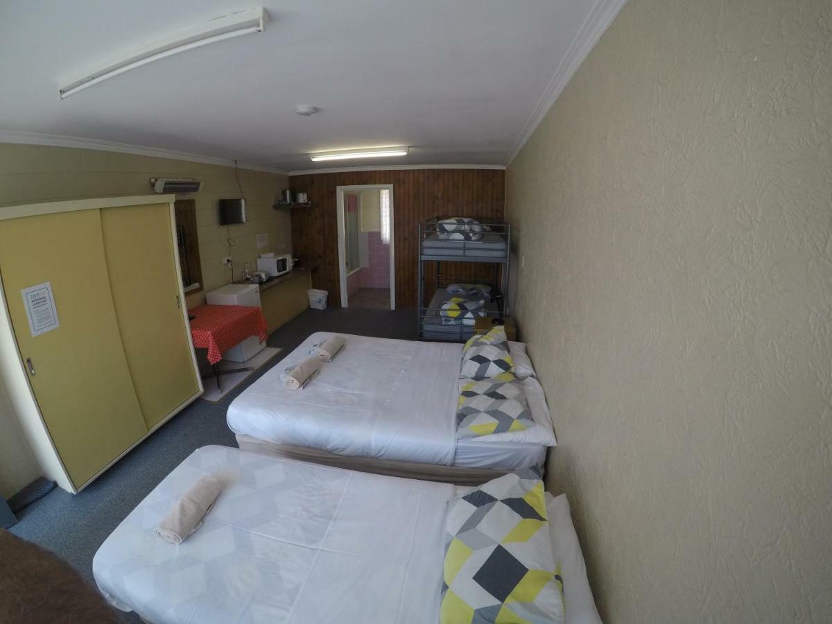 Turn-In Motel Γουόρναμπουλ Εξωτερικό φωτογραφία